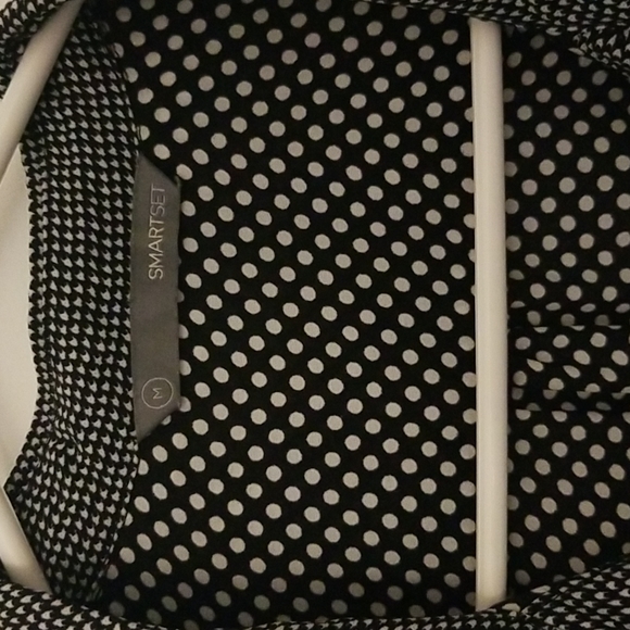 Polka dot blouse. Smart Set size Medium. - Picture 2 of 5